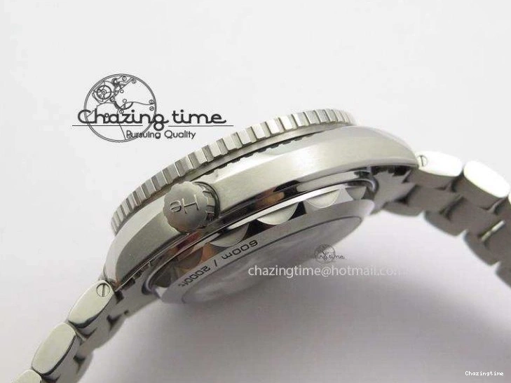 0715 UrbanChic Master Chronometer 45mm SS JHF Black Dial On SS Bracelet A 8248
